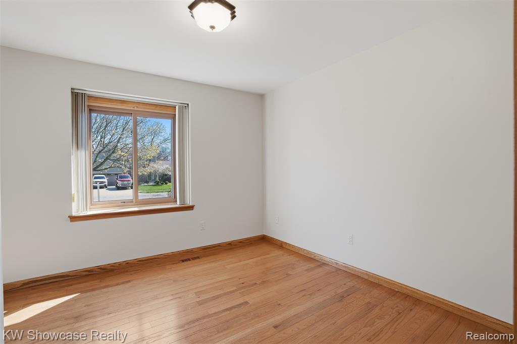 2015 Huntingdon Drive, Wixom, MI 48393 — Photo 16