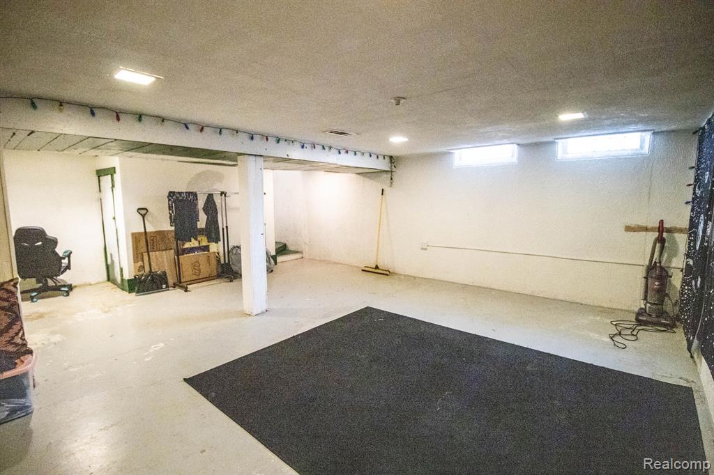 5369 Devon Court, Flint, MI 48532 — Photo 24