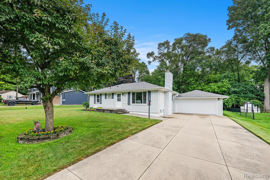 716 Gertrude Road, Waterford, MI 48328 — Photo 3