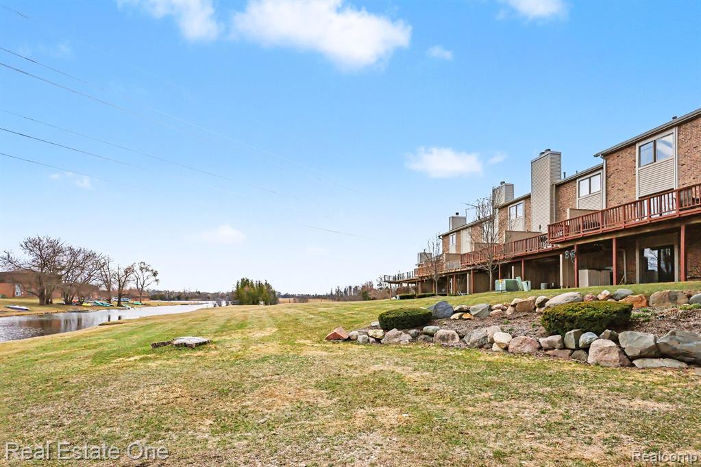6892 Northcrest Way E, Clarkston, MI — Photo 25