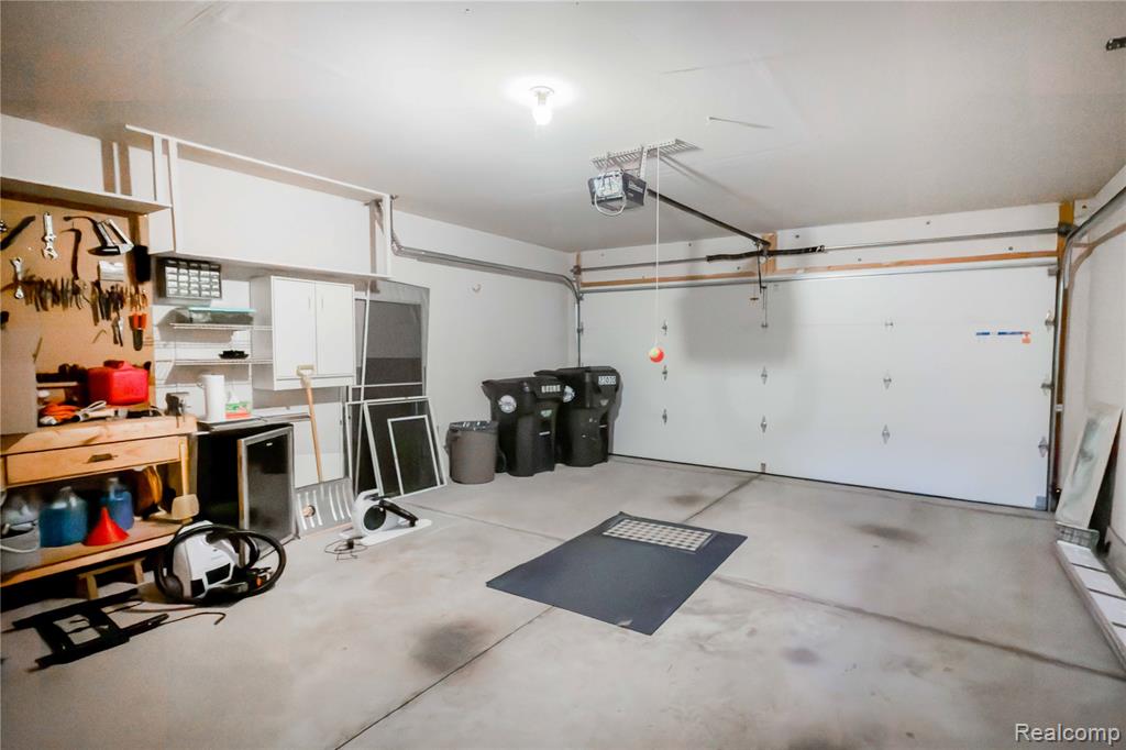 23030 Williamsburg Circle, 15, Woodhaven, MI 48183 — Photo 20