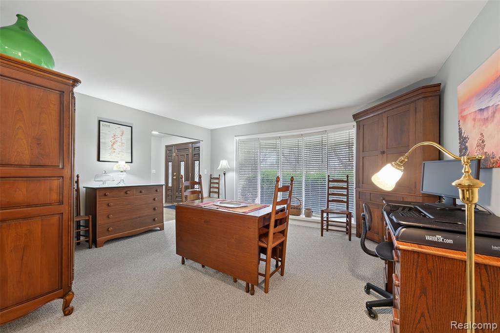 3960 Kings Point Drive, Troy, MI 48083 — Photo 10