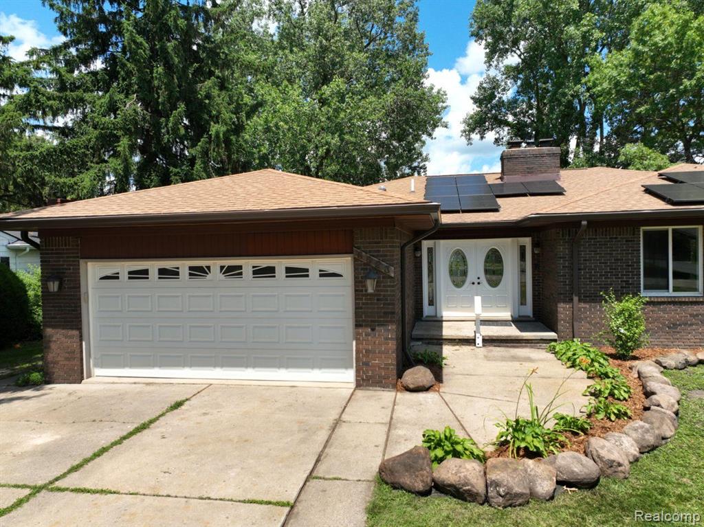 6523 ELLINWOOD Drive, White Lake, MI 48383 — Photo 2