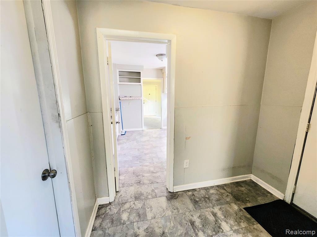 6147 Whitefield Street, Dearborn Heights, MI 48127 — Photo 31