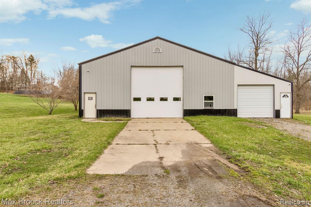 6426 OAK GROVE Road, Howell, MI 48855 — Photo 43