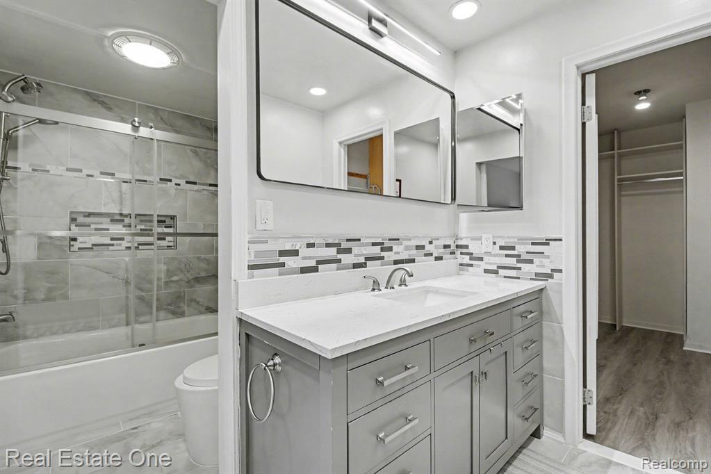 7329 Creek View Circle, West Bloomfield, MI — Photo 21