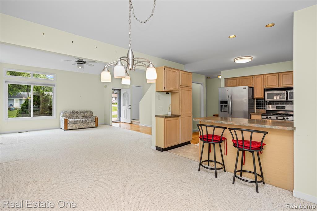 4642 Ponderosa Street, Commerce Twp, MI 48382 — Photo 9