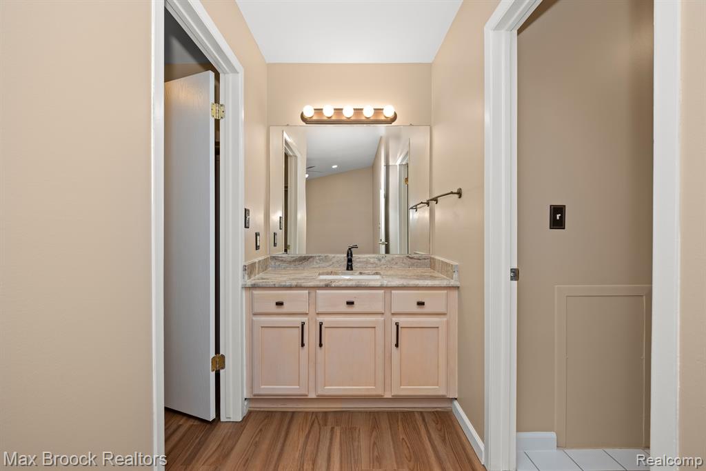 5605 DRAKE HOLLOW Drive W, West Bloomfield, MI — Photo 28