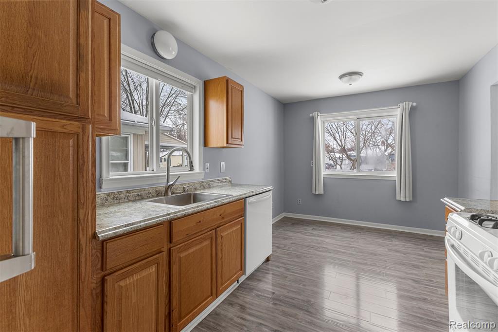 4421 Edgewood Street, Dearborn Heights, MI 48125 — Photo 18