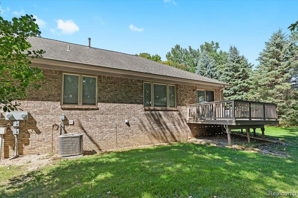 45964 Woodview Drive, Shelby Twp, MI 48315 — Photo 40