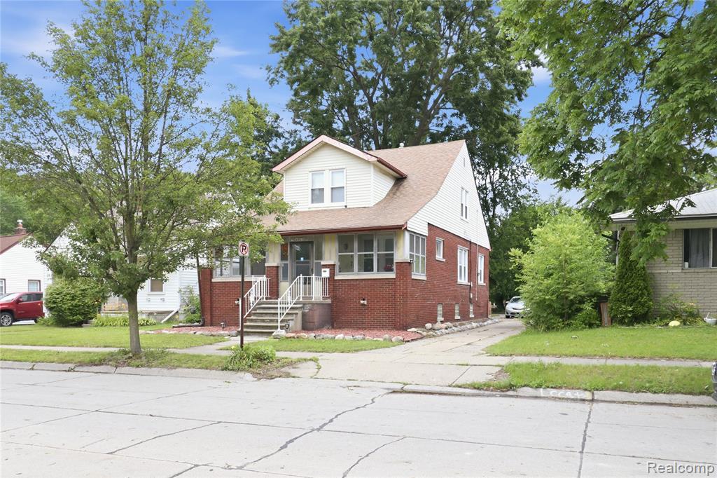 6915 Braun, Center Line, MI 48015
