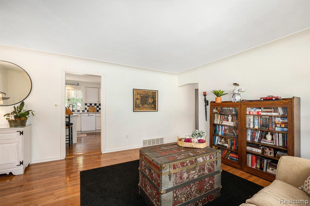 53321 Suzanne Avenue, Shelby Twp, MI 48316 — Photo 5
