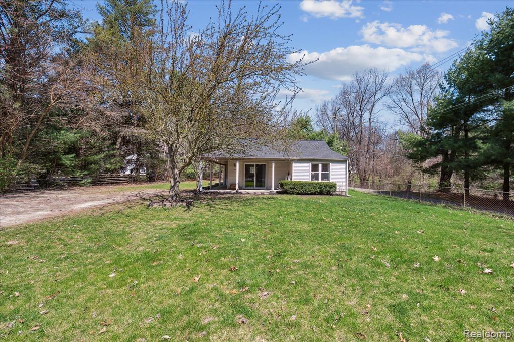 7847 HERBST Road, Brighton, MI 48114 — Photo 3