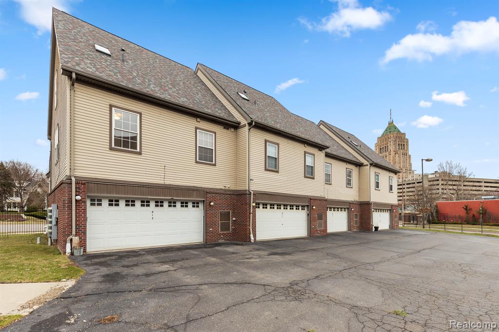 815 PALLISTER Street, Detroit, MI 48202 — Photo 29