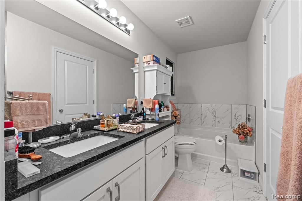 13704 Chester Court, Belleville, MI 48111 — Photo 23