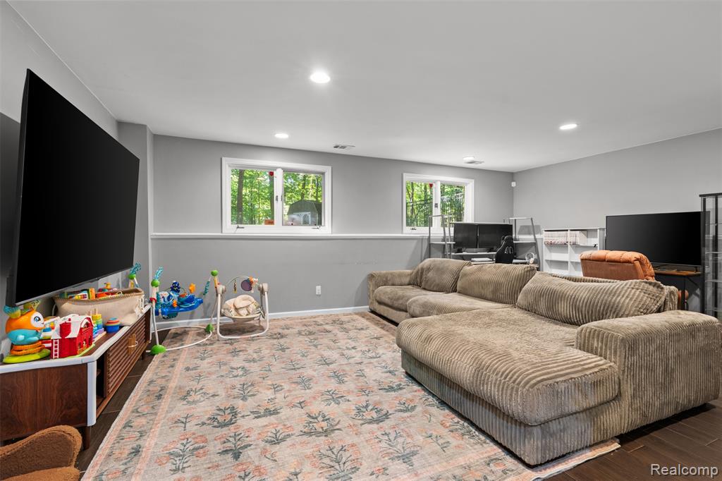 4365 Rose Court, Lake Orion, MI 48362 — Photo 16