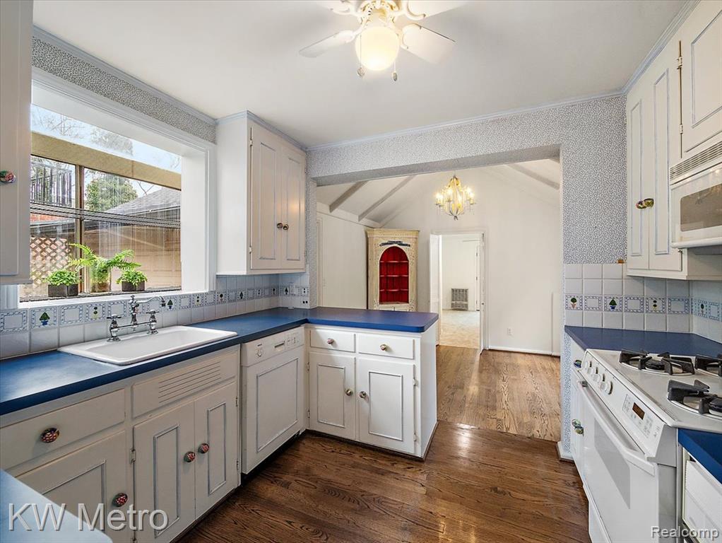 340 Kercheval Avenue, Grosse Pointe Farms, MI 48236 — Photo 13