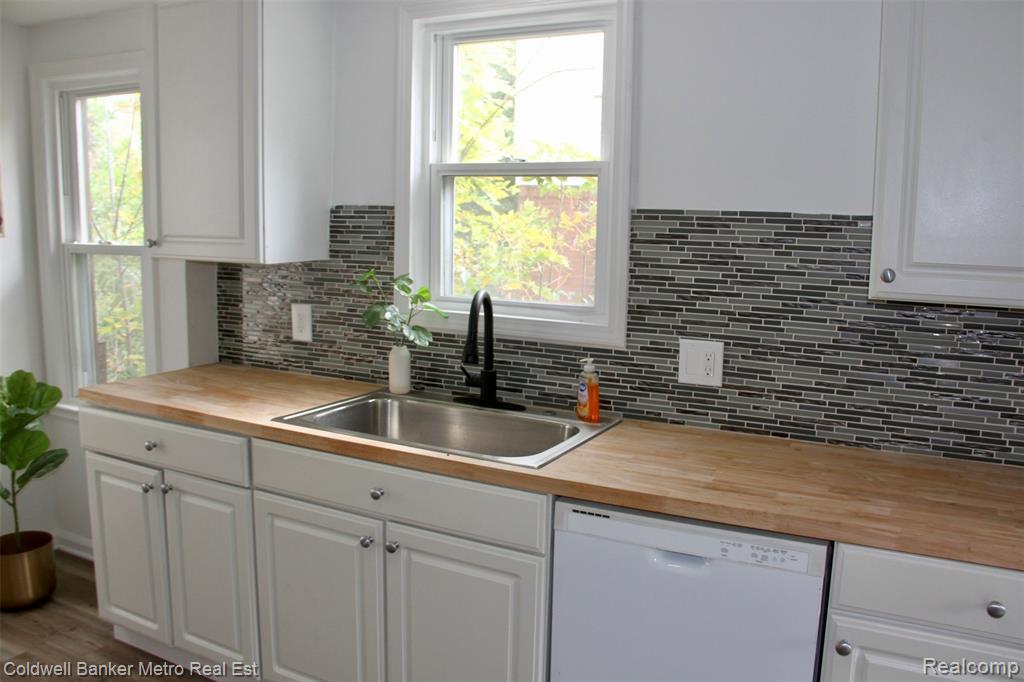 92 N Ardmore Street, Pontiac, MI 48342 — Photo 10