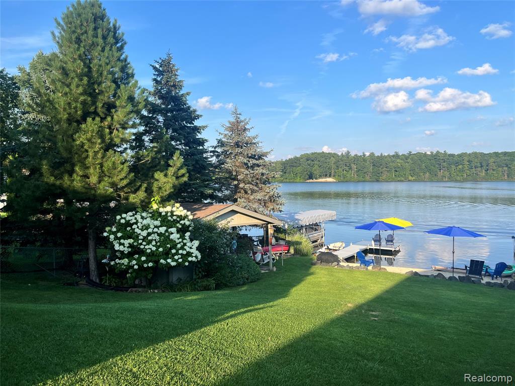 1325 Beach Drive, Orion, MI — Photo 34