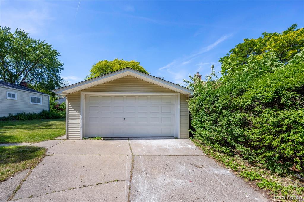 939 S Wildwood Street, Westland, MI 48186 — Photo 9