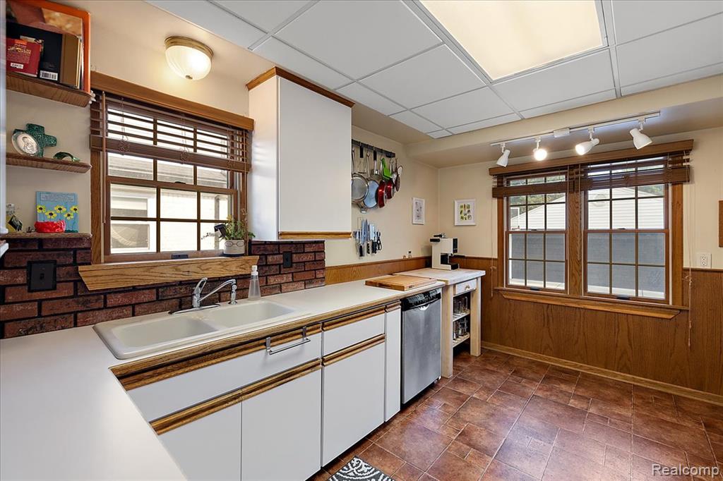 436 W Sunnybrook Drive, Royal Oak, MI 48073 — Photo 12