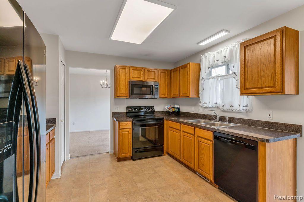 6300 LISMORE Circle, Grand Blanc, MI 48439 — Photo 15