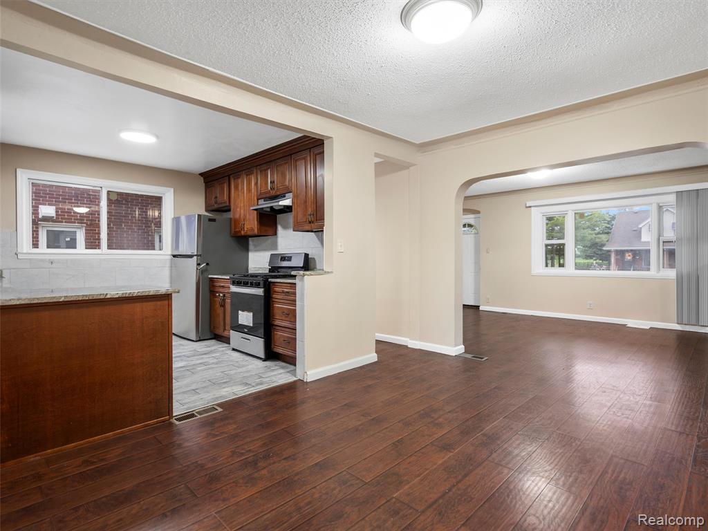 6010 HARTWELL Street, Dearborn, MI 48126 — Photo 5