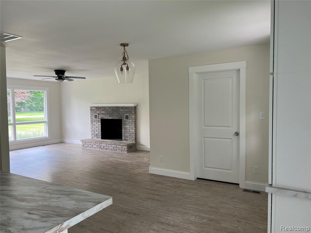 5327 E Carpenter Road, Flint, MI 48506 — Photo 13