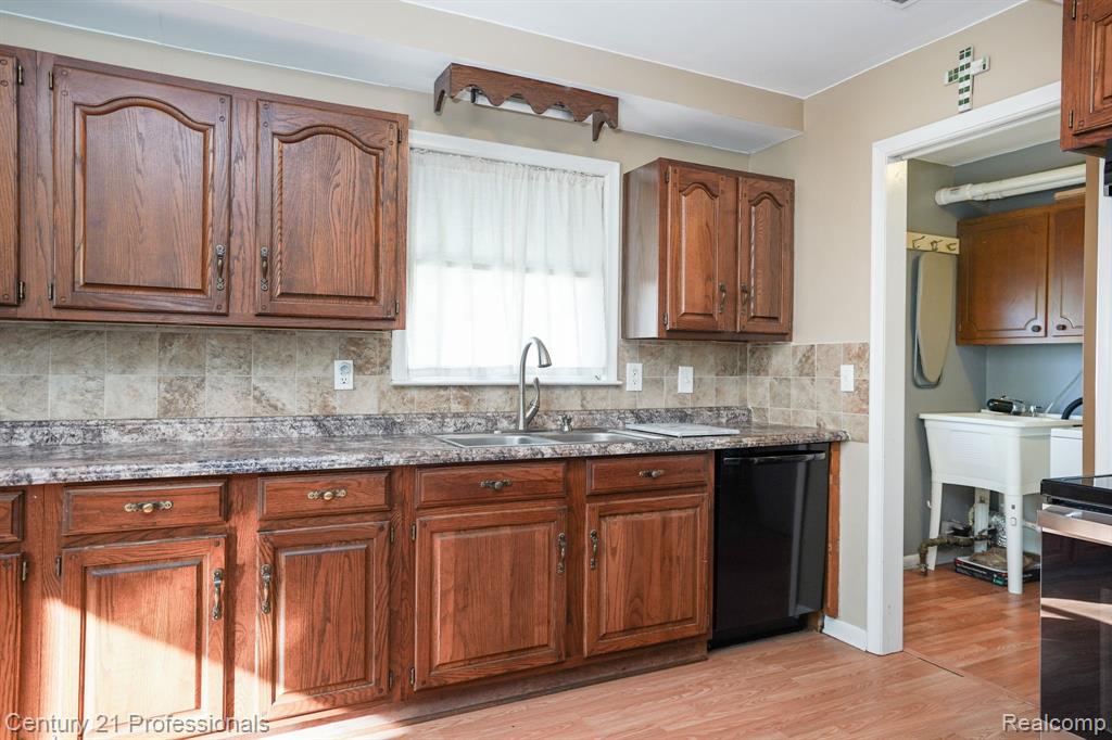 46759 Waco Street, Shelby Twp, MI 48317 — Photo 11