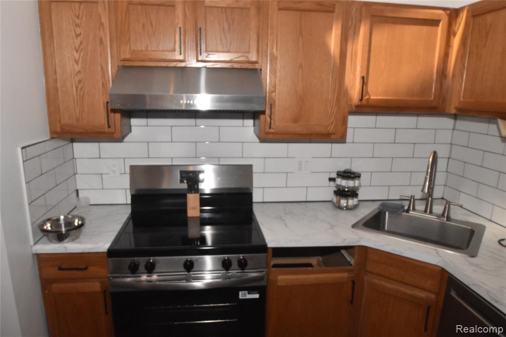 23436 Mahoney Court, 182, Trenton, MI 48183 — Photo 11