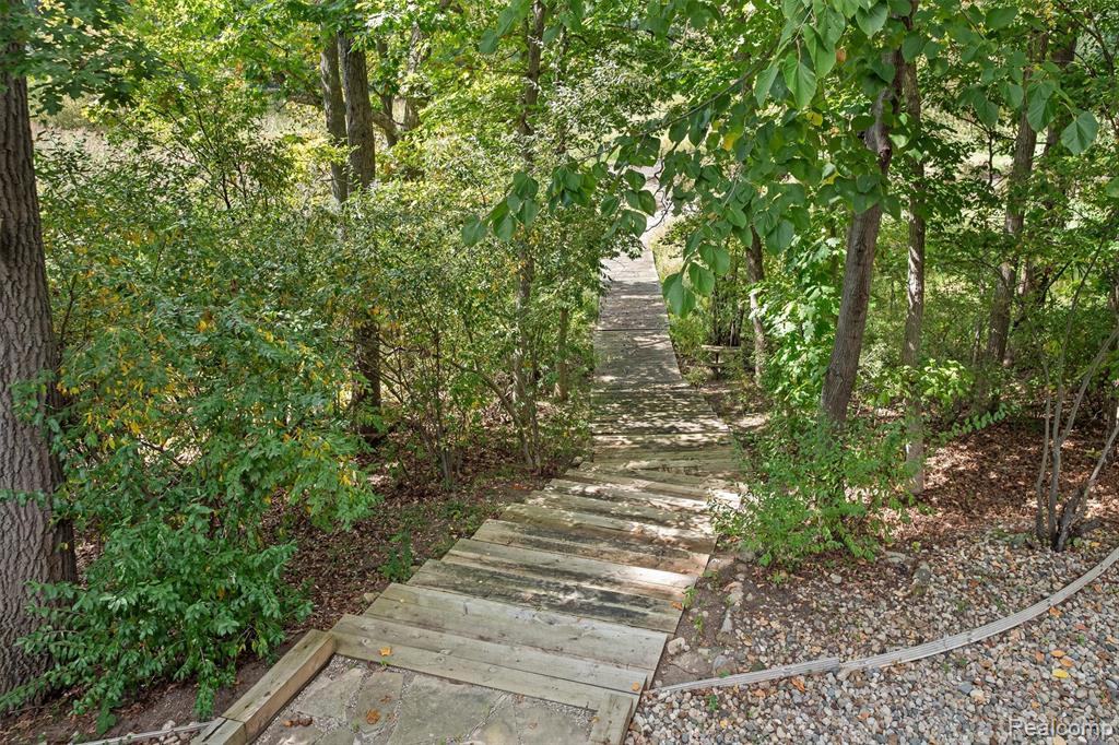 9736 Cross Creek Drive, South Lyon, MI 48178 — Photo 34