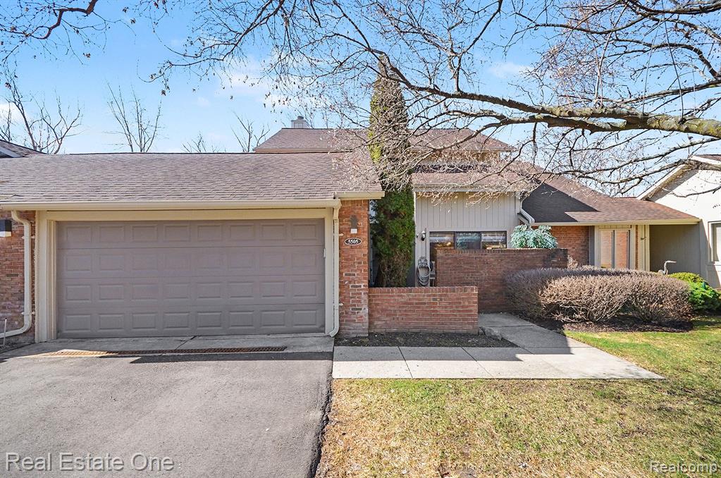 5505 Walnut Circle W, West Bloomfield, MI — front exterior