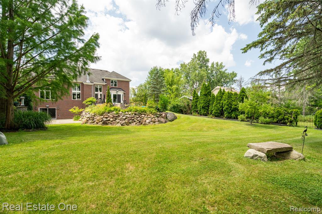 6120 EVANSWOOD Road, Troy, MI, 48085