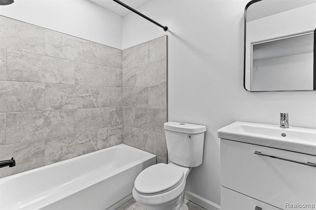 39523 VILLAGE WOOD Road, Novi, MI — Photo 9