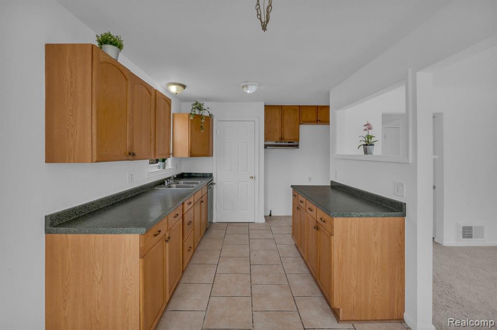 8001 JACKSON Street, Taylor, MI 48180 — Photo 7
