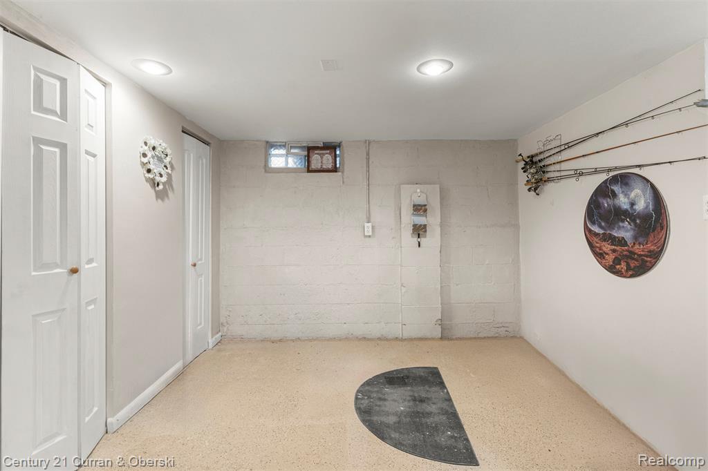 1827 Cleophus Pkwy, Lincoln Park, MI 48146 — Photo 14