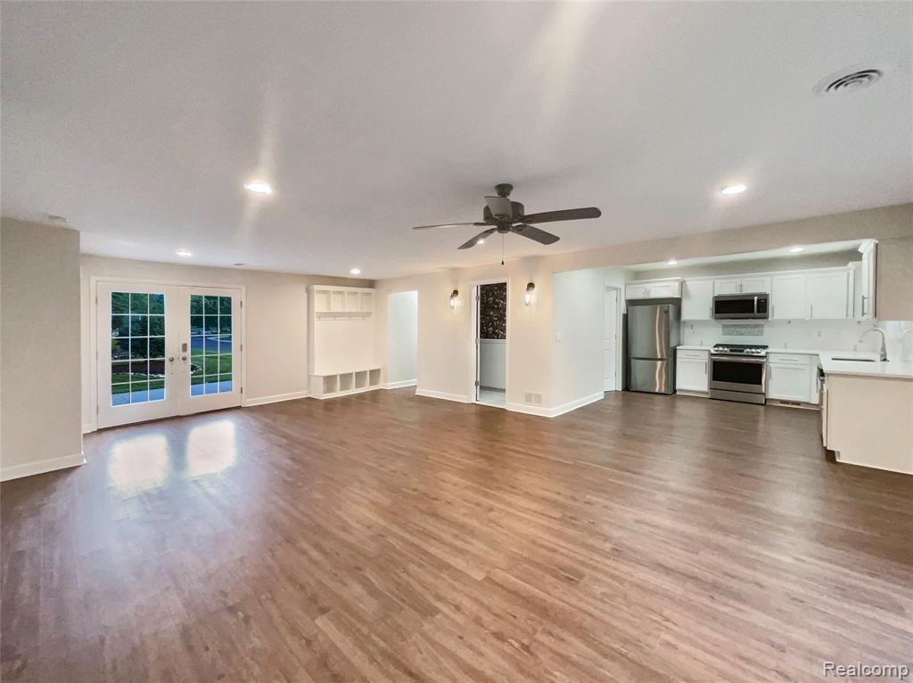 26018 Whipple Street, Novi, MI — Photo 14