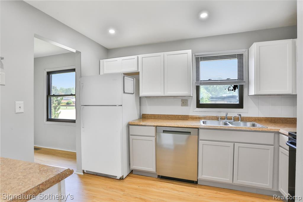 5025 Crooks Road, 42, Royal Oak, MI 48073 — Photo 7