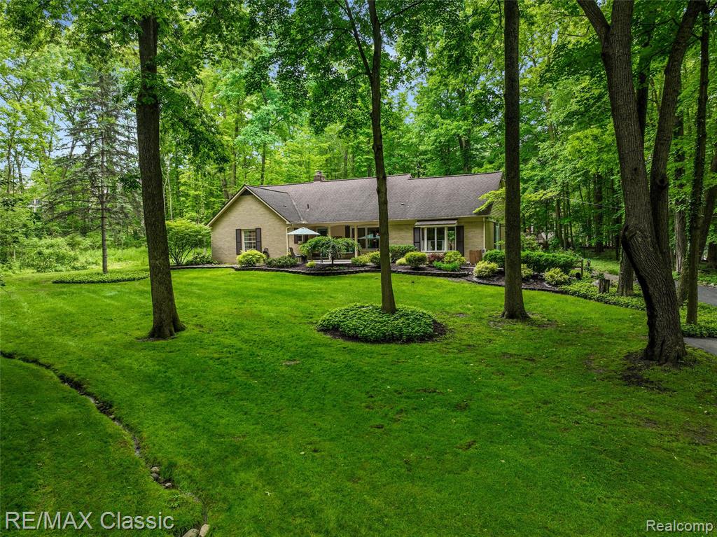 45100 Thornapple Lane, Northville, MI 48168 — Photo 2