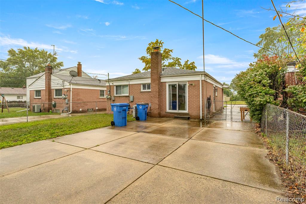 6894 N Gulley Road, Dearborn Heights, MI 48127 — Photo 26
