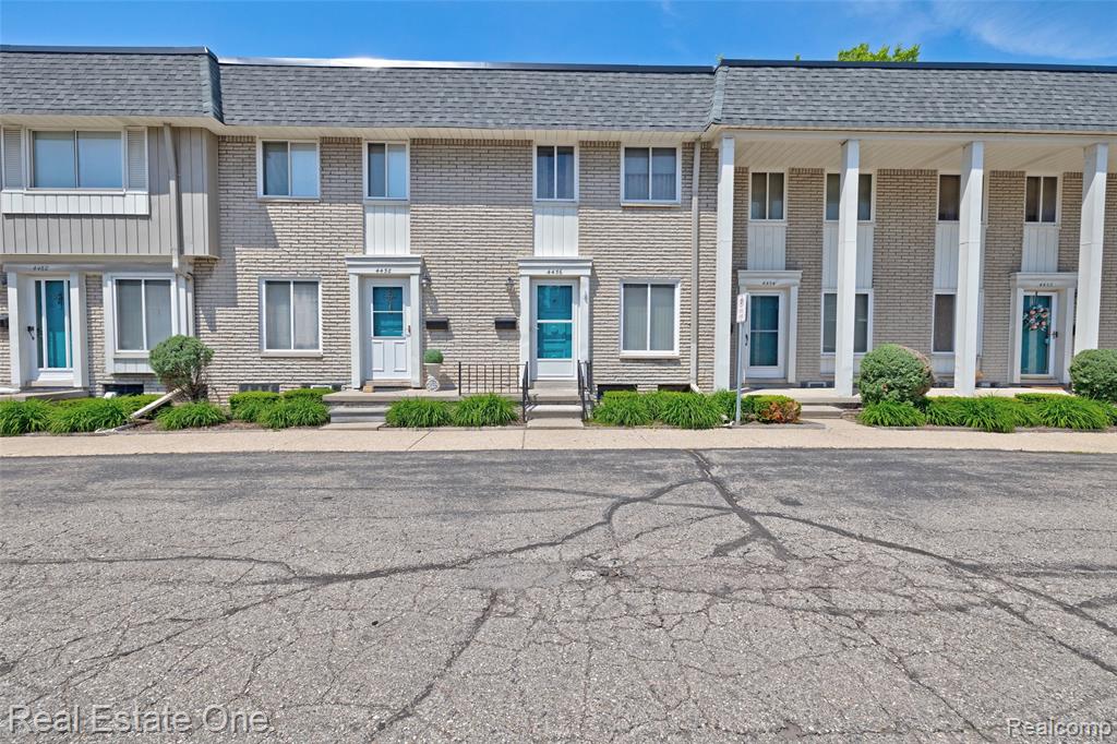 4456 15 Mile Road, Sterling Heights, MI 48310 — front exterior