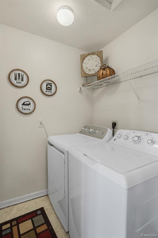 1569 WEATHERSTONE Drive, Ann Arbor, MI 48108 — Photo 10