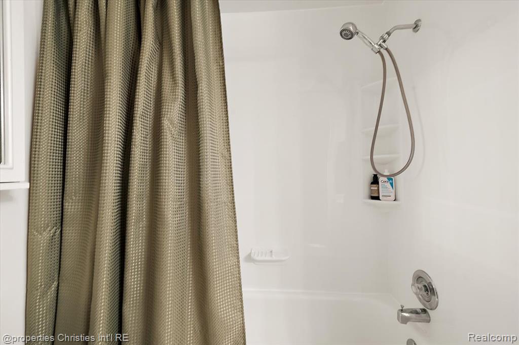 41327 Lagoon Court, Northville, MI 48167 — Photo 25