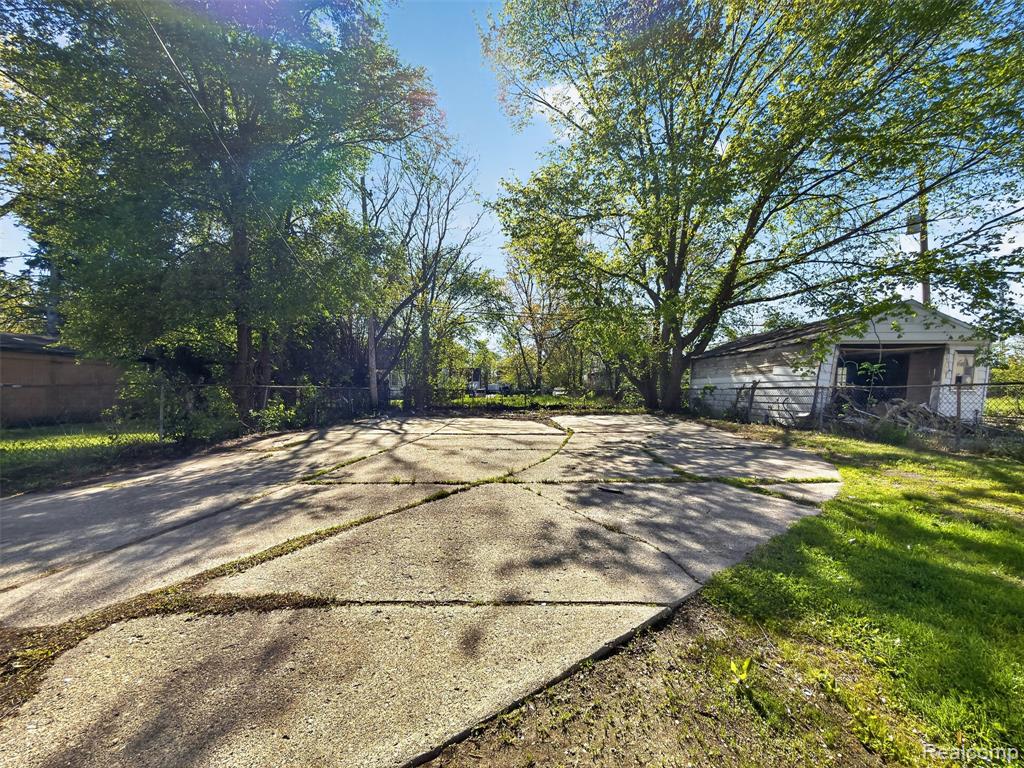 20553 Hamburg Street, Detroit, MI 48205 — Photo 34
