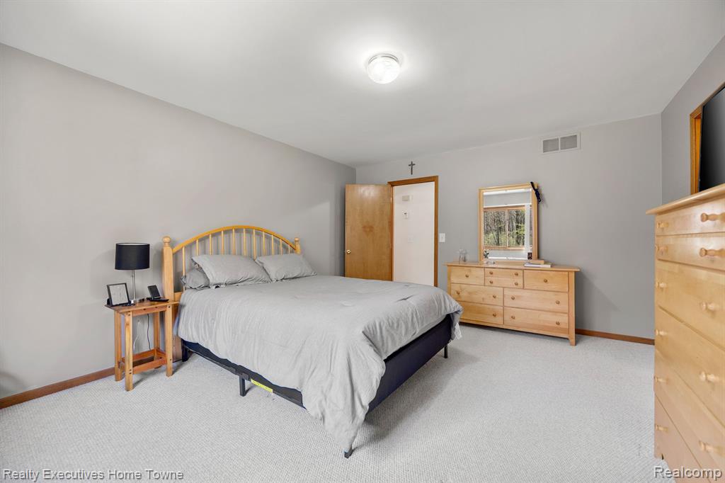 57946 EMERALD, Washington, MI — Photo 18