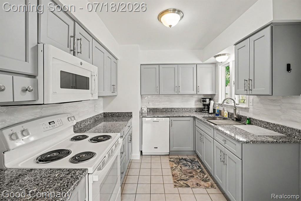 6284 Woodsdale Drive, Grand Blanc, MI 48439 — Photo 5