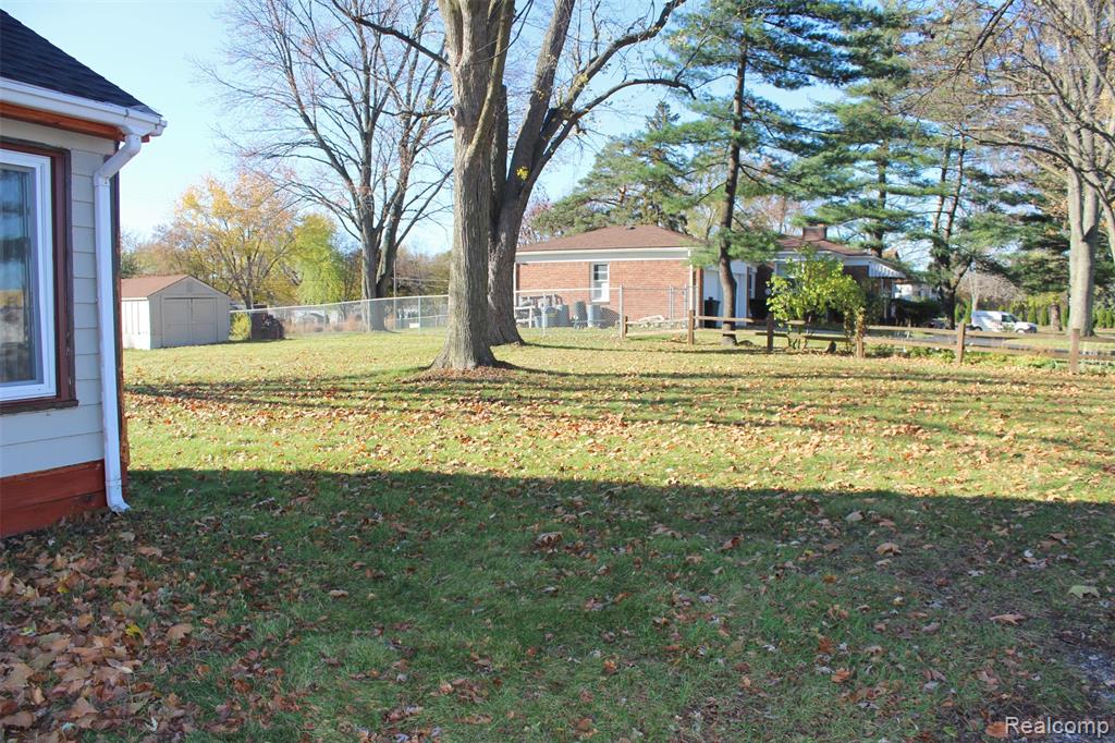43267 UTICA Road, Sterling Heights, MI 48314 — Photo 4