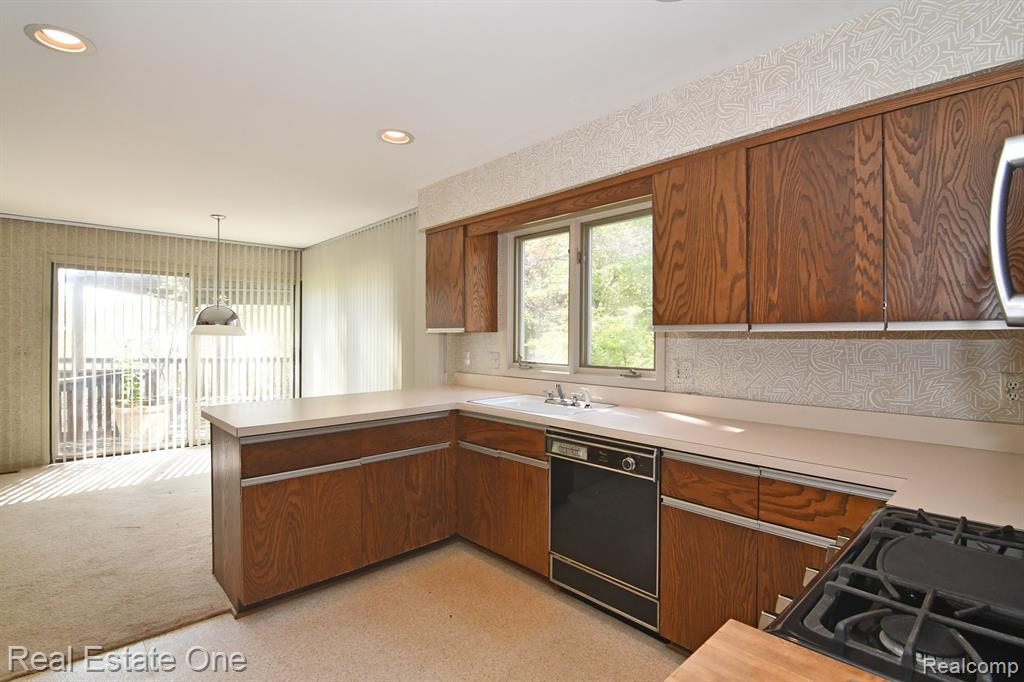 20080 Longridge Court, Northville, MI 48167 — Photo 14