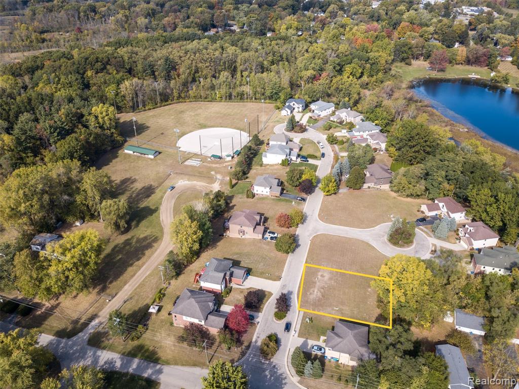 256 Madeleine Lane, Waterford, MI 48328 — Photo 4