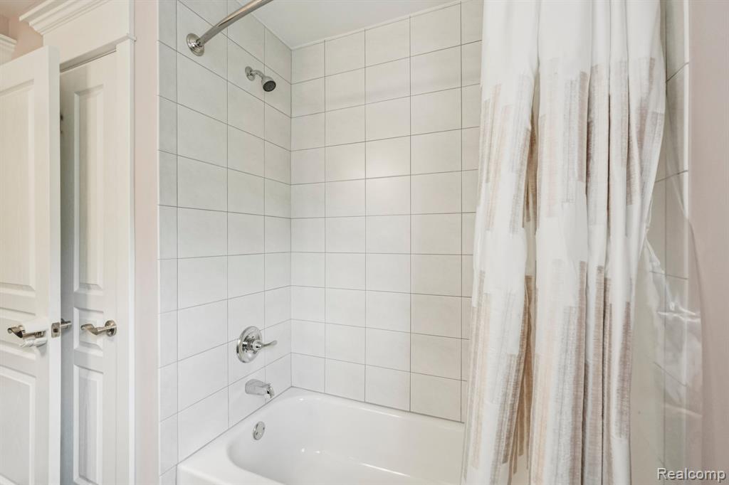 13348 Vernon Avenue, Huntington Woods, MI — Photo 21